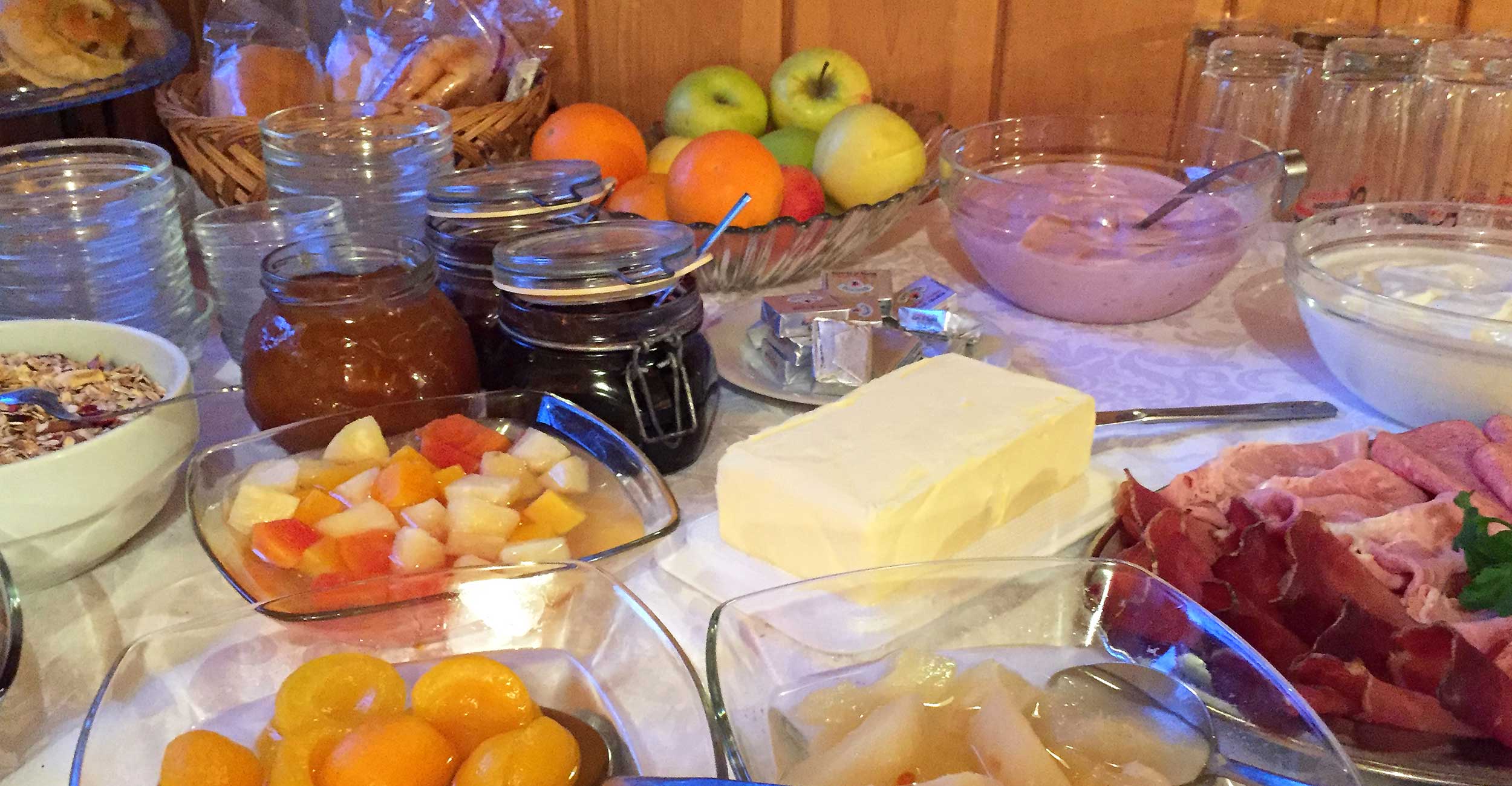 Veltierhof Pension Hotel Unterkunft Villnöss Dolomiten